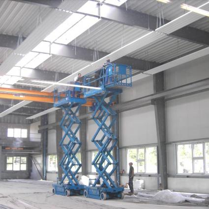 Der Innenausbau der neuen Halle geht voran!